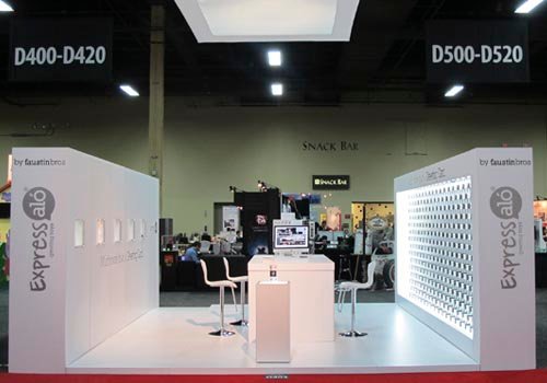 EXHIBITION STAND WHITE WITH TWO WALLS AND A CEILING