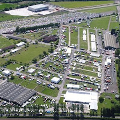 RUNWAY MONDAY AT NEWARK ANTIQUES AND COLLECTORS FAIR