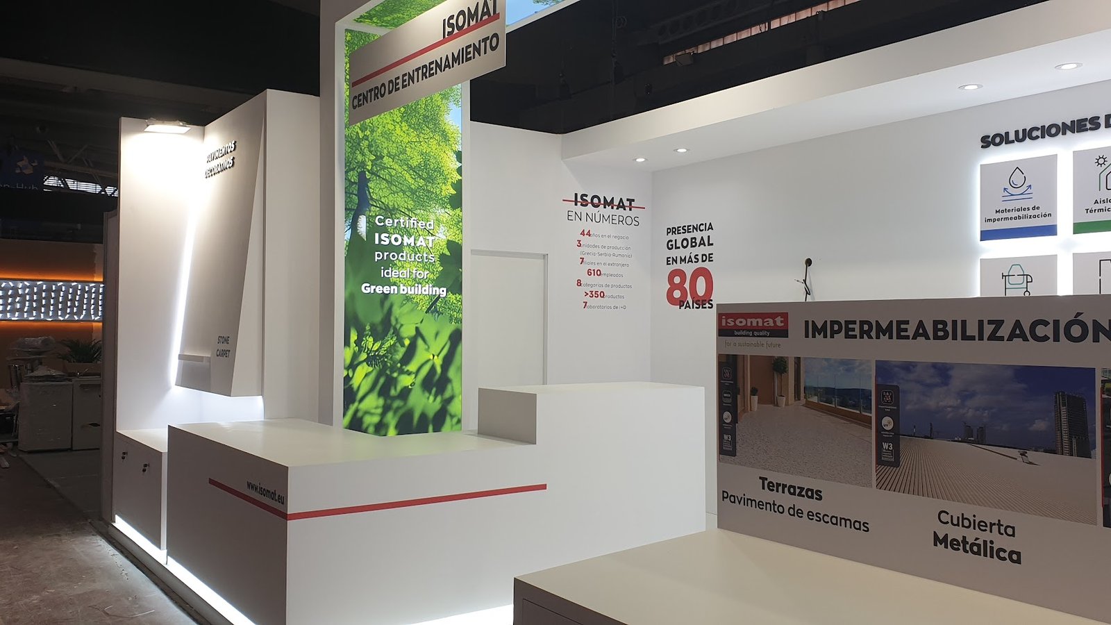Stand de feria: ISOMAT Rebuild 2026: construccion de stand con superficies retroiluminadas, vista 3