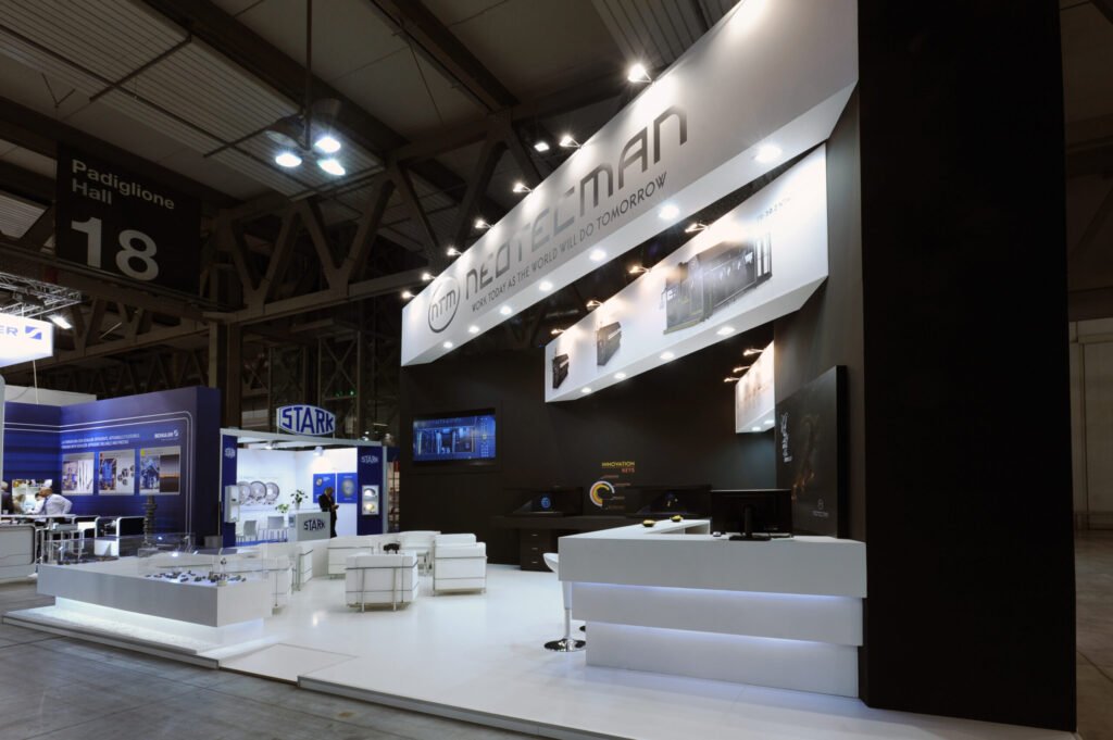 Stand de feria: Construcción de stand en EMO 2015 para Neotecman, vista 1